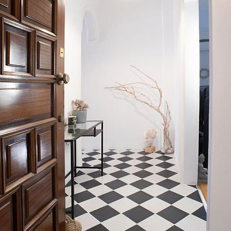 Spacious 82 M2 Two Bedroom Classy Apartment Near City Center Salonicco Esterno foto