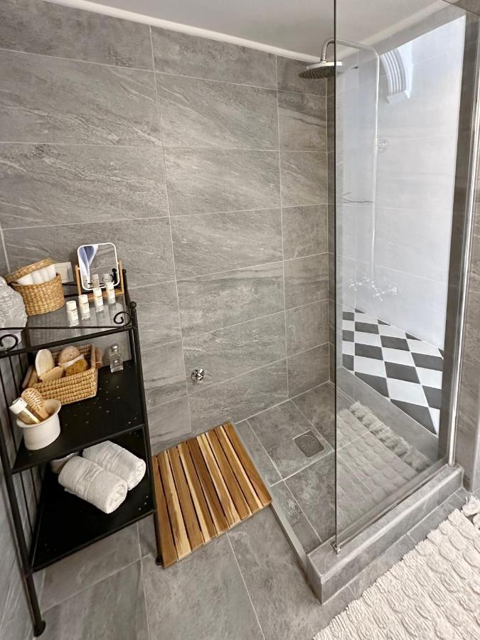 Spacious 82 M2 Two Bedroom Classy Apartment Near City Center Salonicco Esterno foto